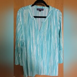 Gloria Vanderbilt flowy top